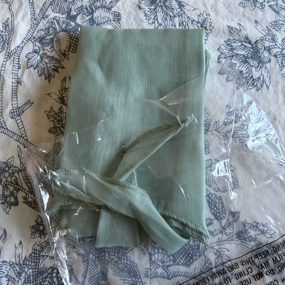 Two Roz Evergreen Style Cream - Picture 8 of 10